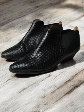 Vintage Wagner Shoestrings Woven Leather Ankle Booties in Black Sz 6 1/2 M